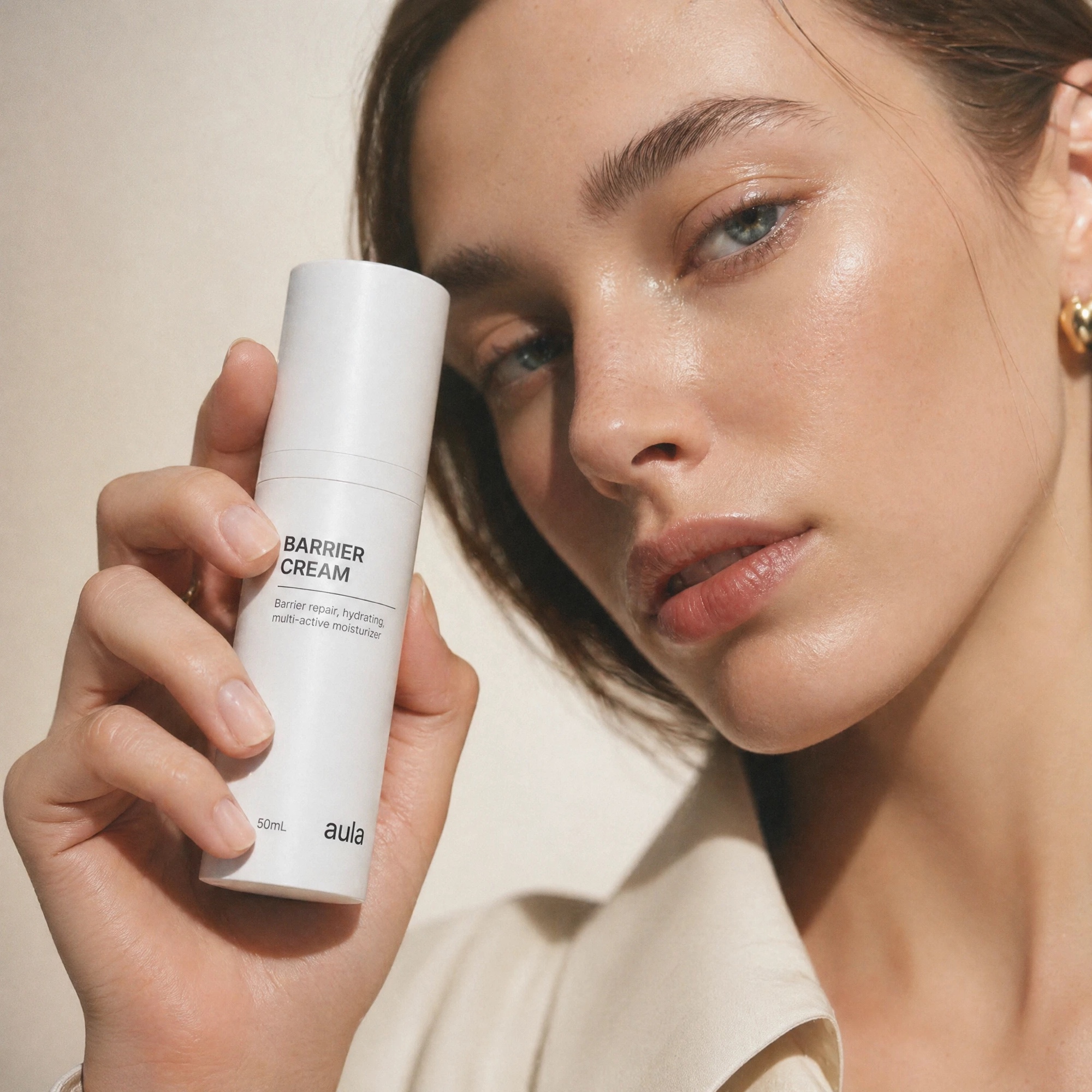 Model holding Barrier Repair Cream